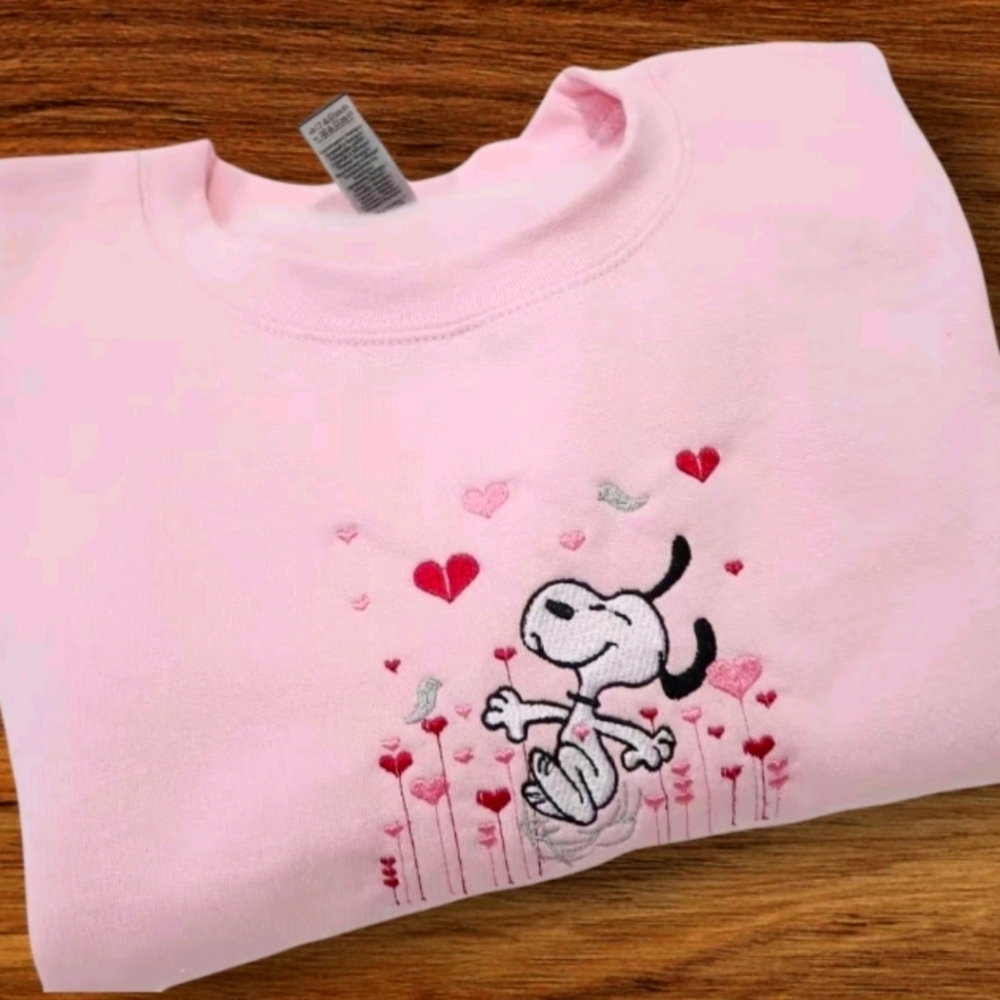 snoopy sweater embroider Light pink  #SNOOPY #Peanuts#VALENTINES